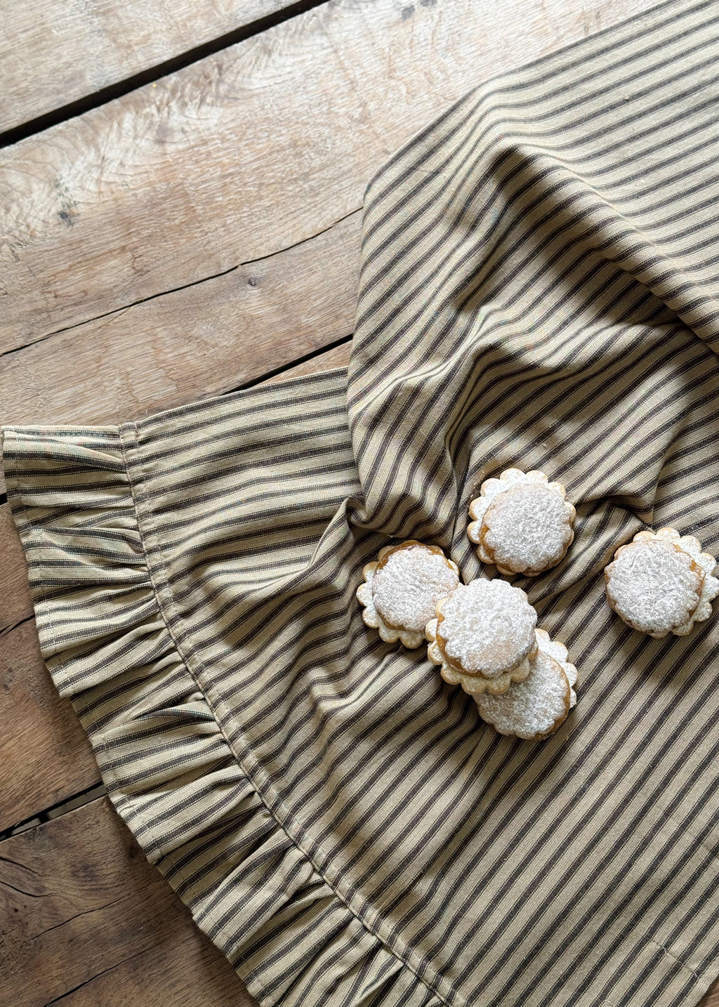 The Ruffle - Kitchen Towel - Striped