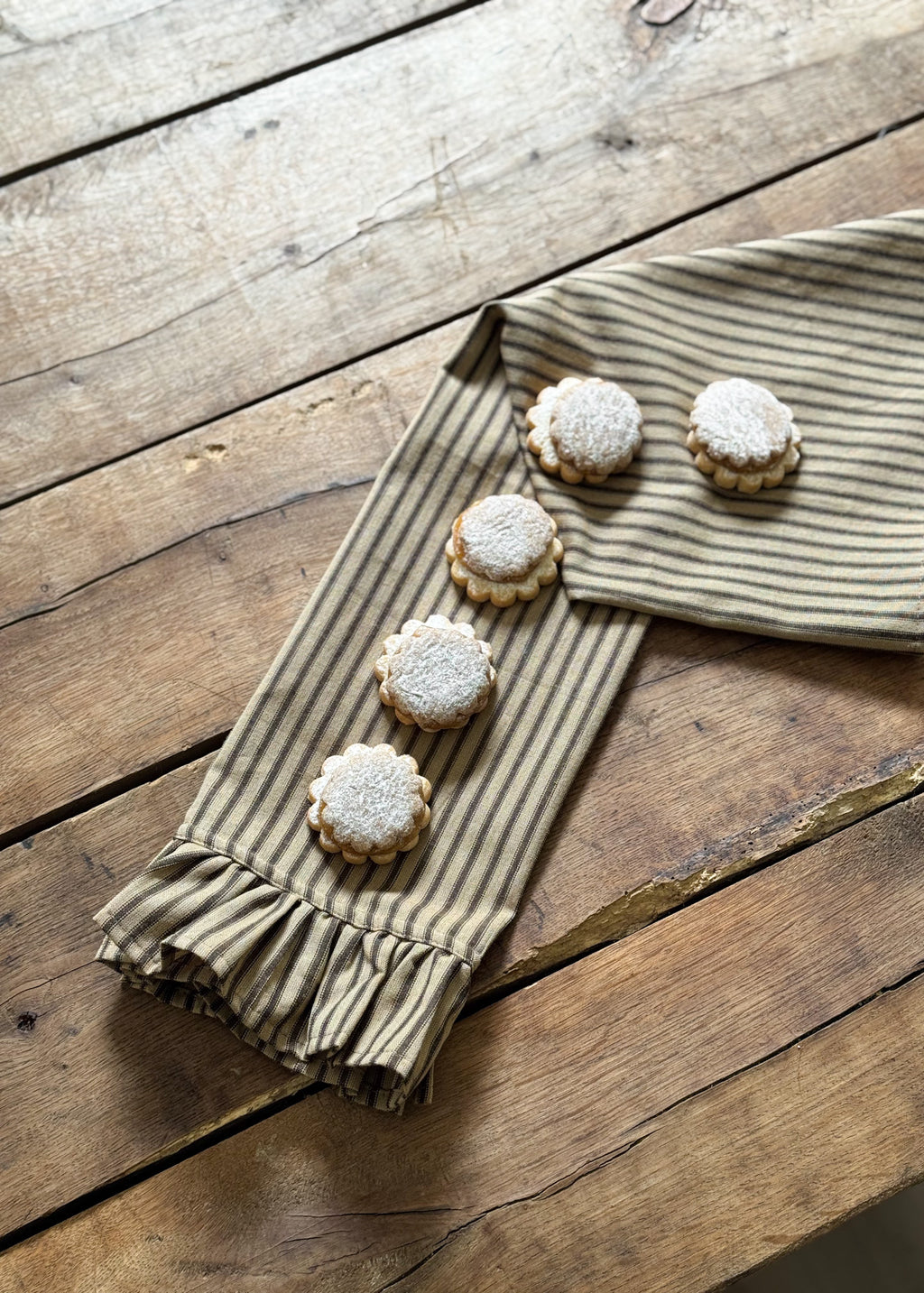 The Ruffle - Kitchen Towel - Striped