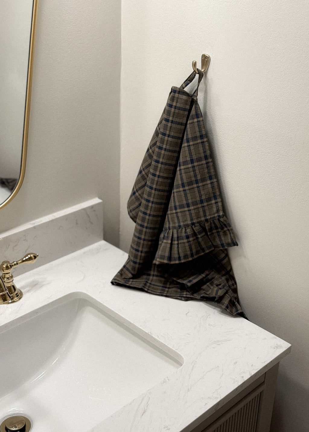 The Ruffle - Kitchen Towel - Plaid